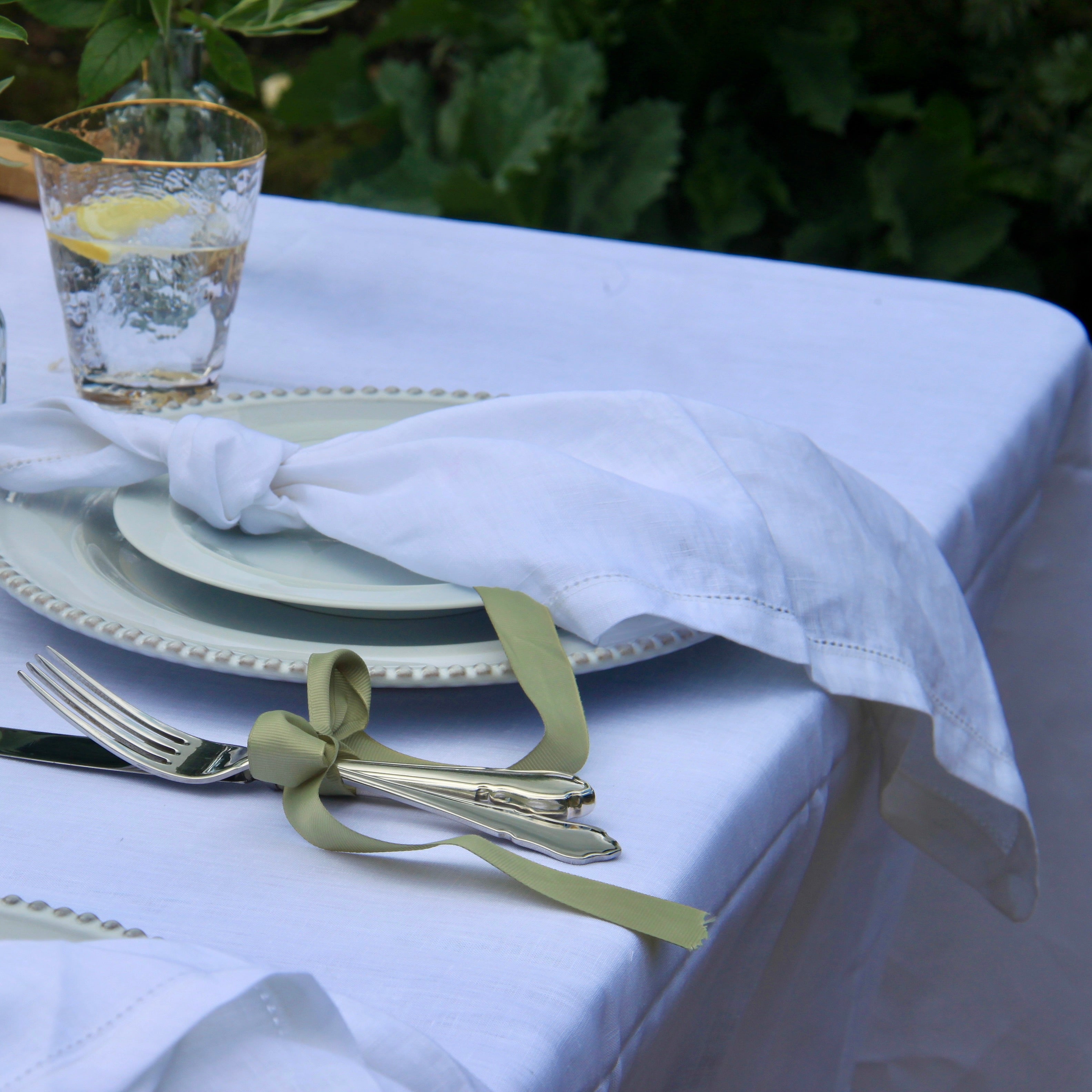 WHITE FRINGED LINEN TABLECLOTH