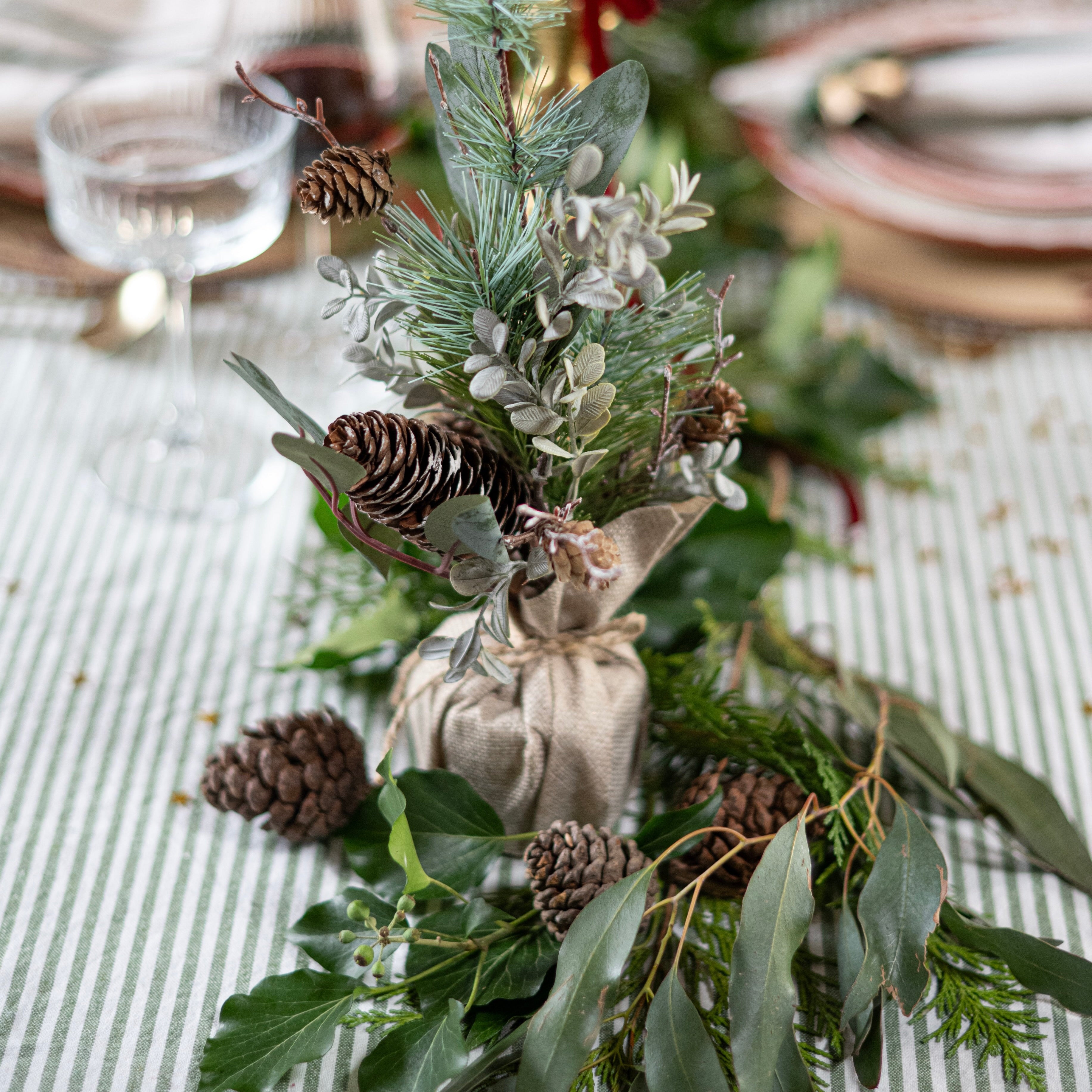 FOLIAGE & FIRCONE TREE