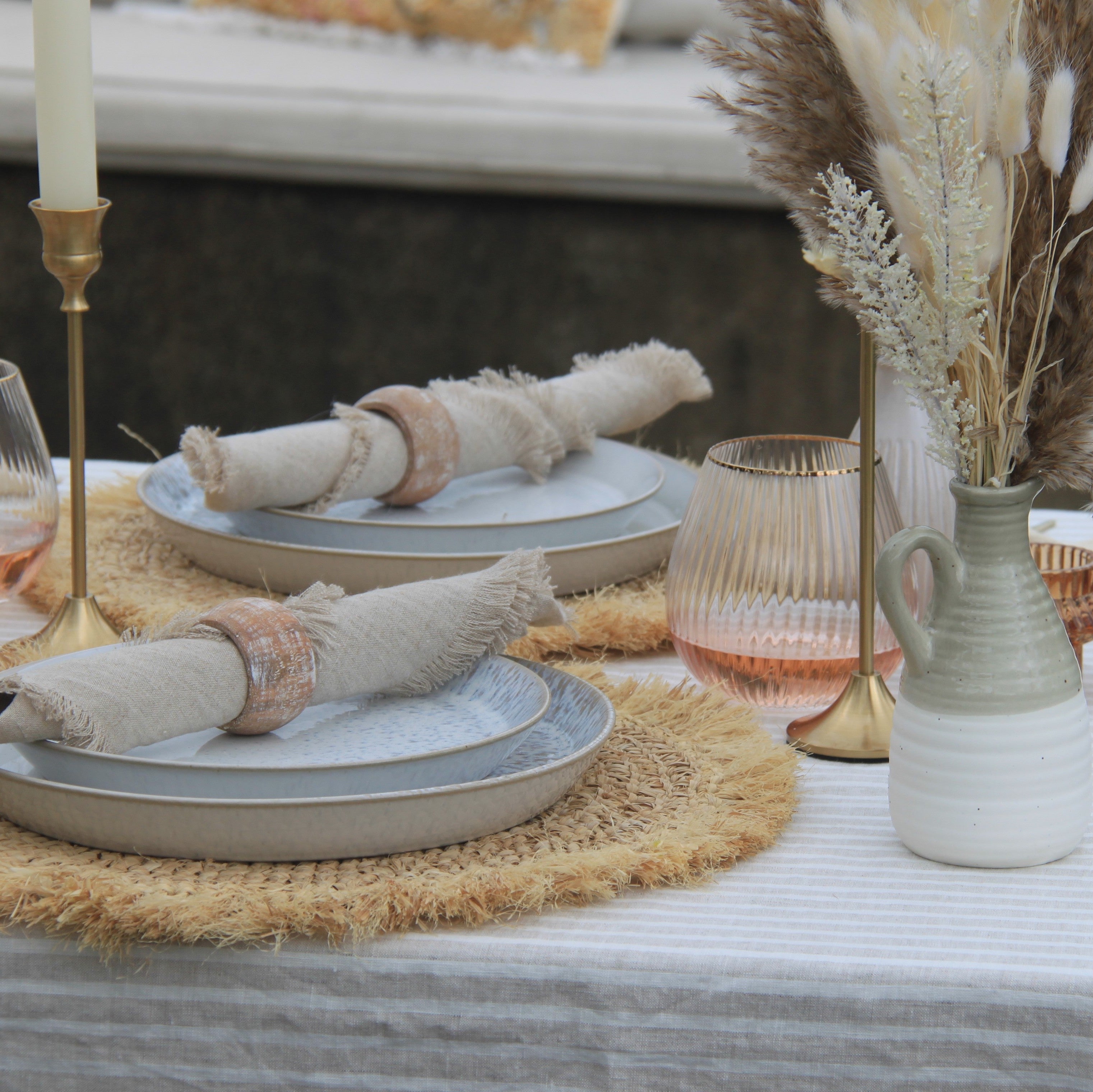 Wooden napkin rings with natural napkins