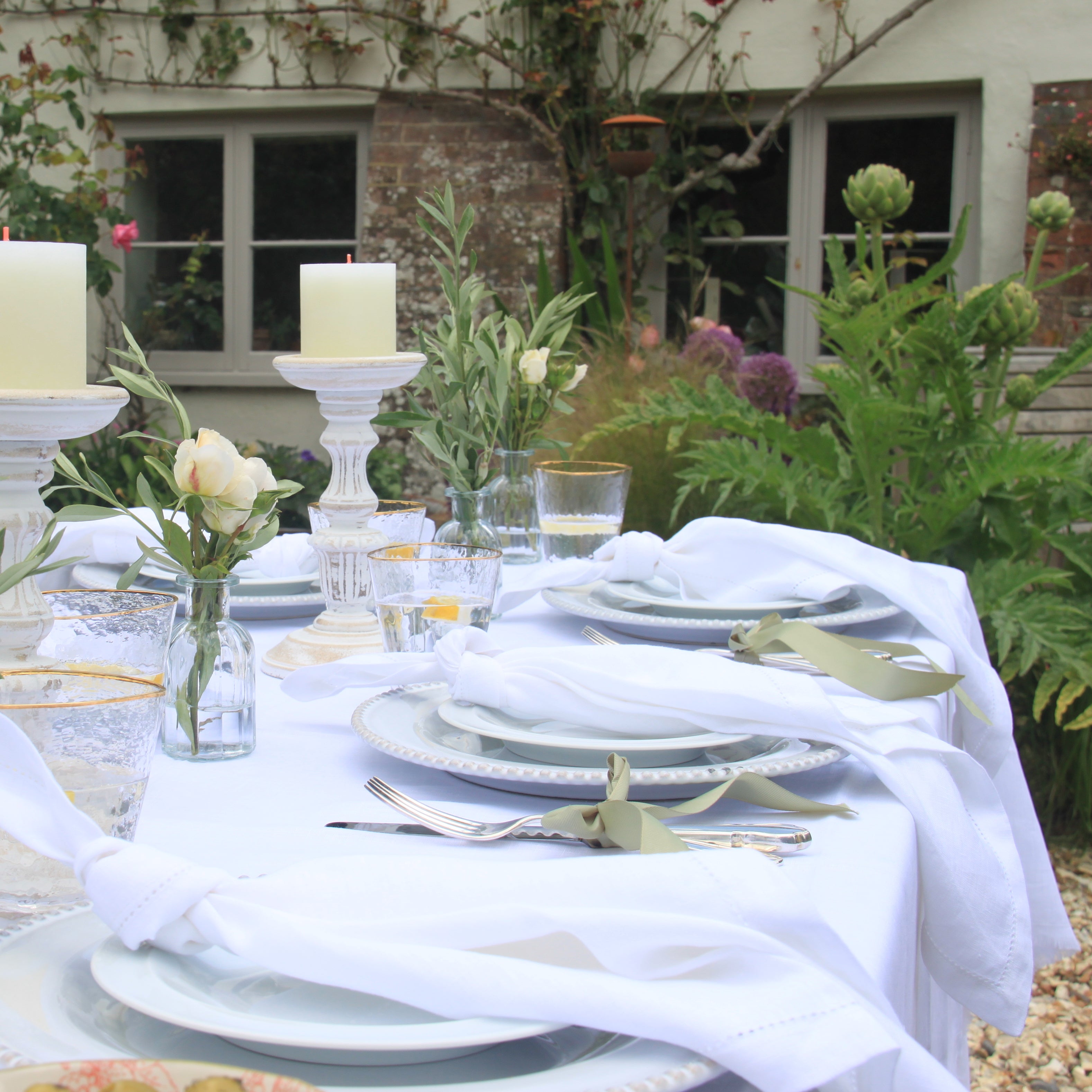 WHITE FRINGED LINEN TABLECLOTH