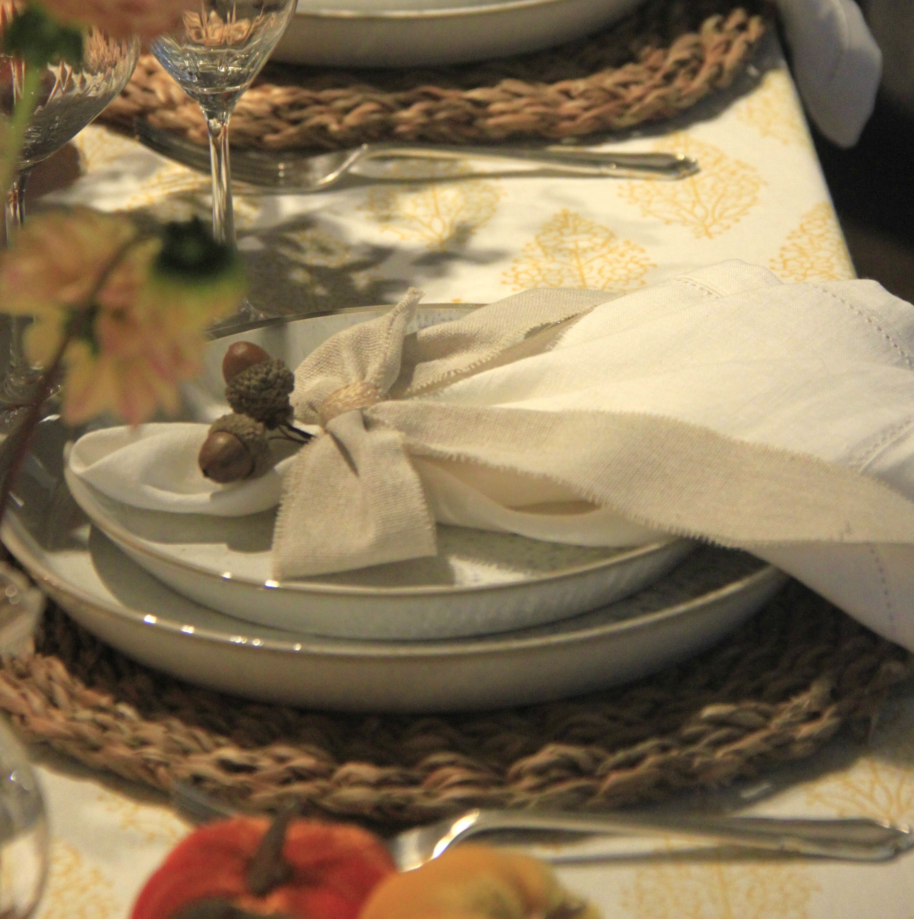 ACORNS NAPKIN DECORATION - Pair