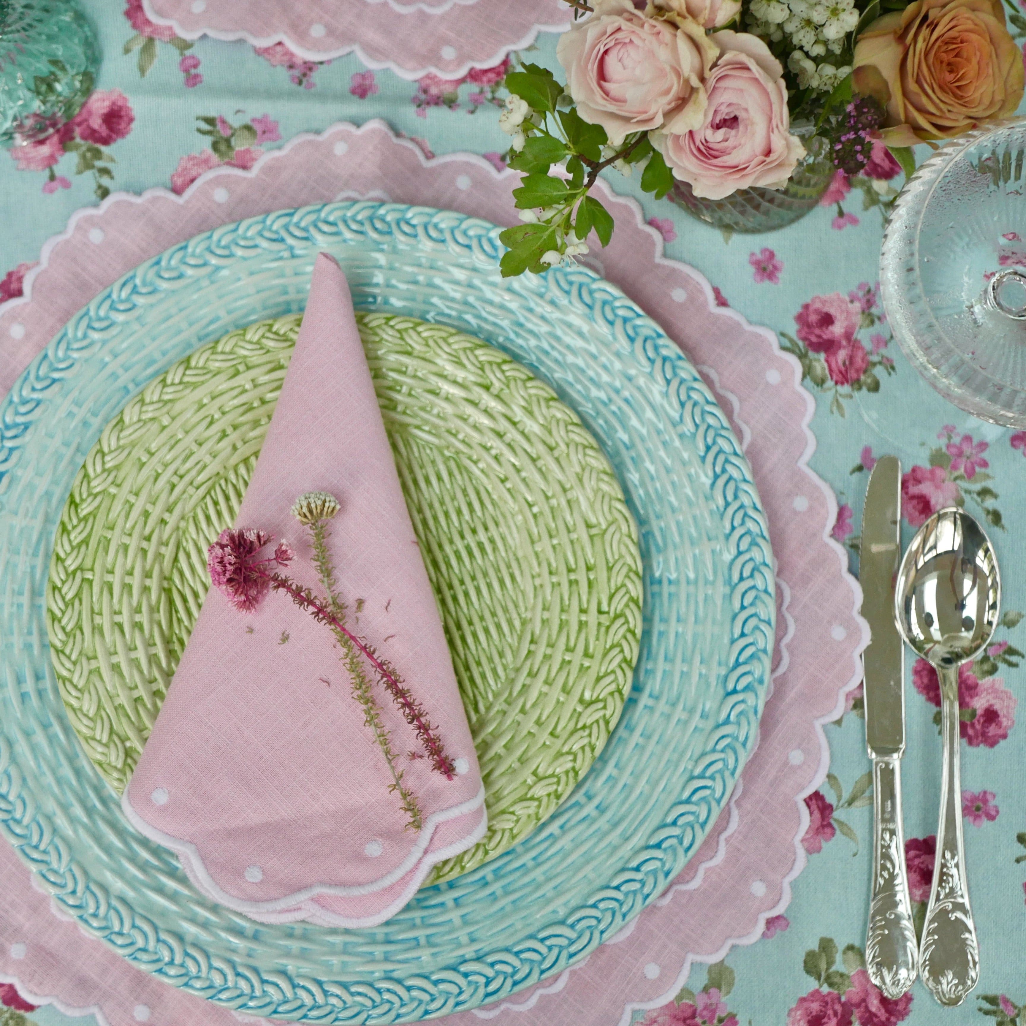 Pink scalloped linen placemat and napkin