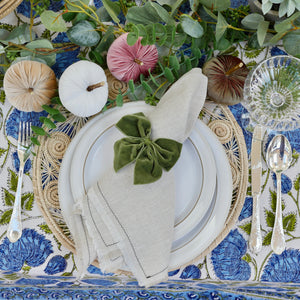 Natural fringed linen napkins, green velvet napkin bow, autumn table with velvet pumpkins and eucalyptus garland
